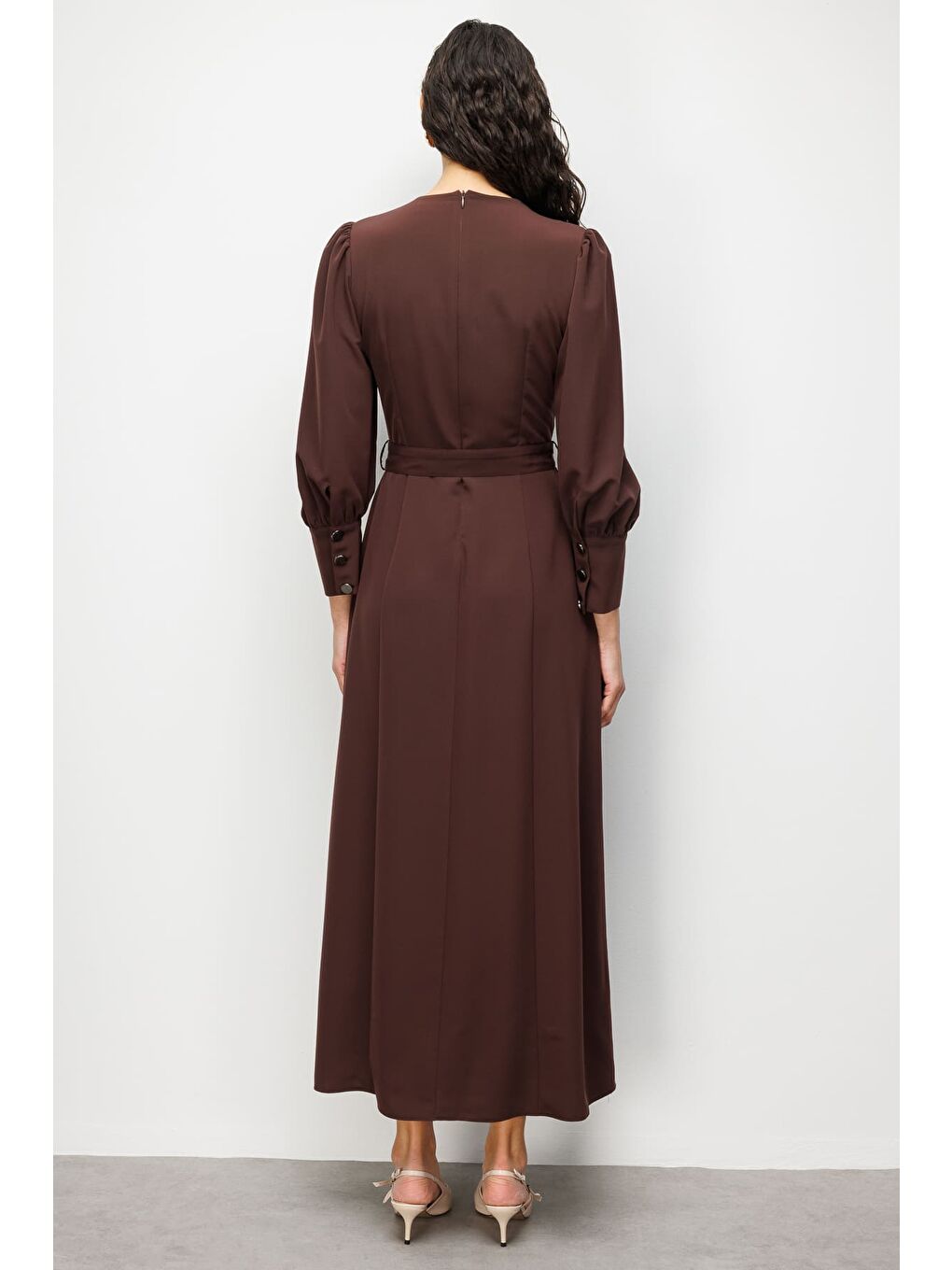 Acı Kahve Geniş Kol Manşetli Kahverengi Maksi Kloş Elbise-7