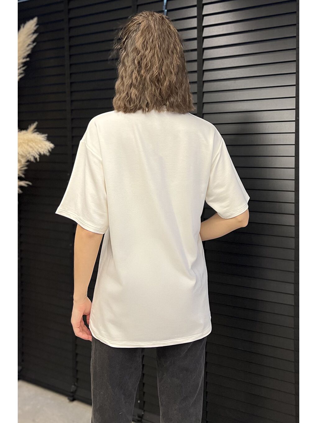 Ekru Kadın Bisiklet Yaka Kalp Nakışlı Salaş Tişört-2