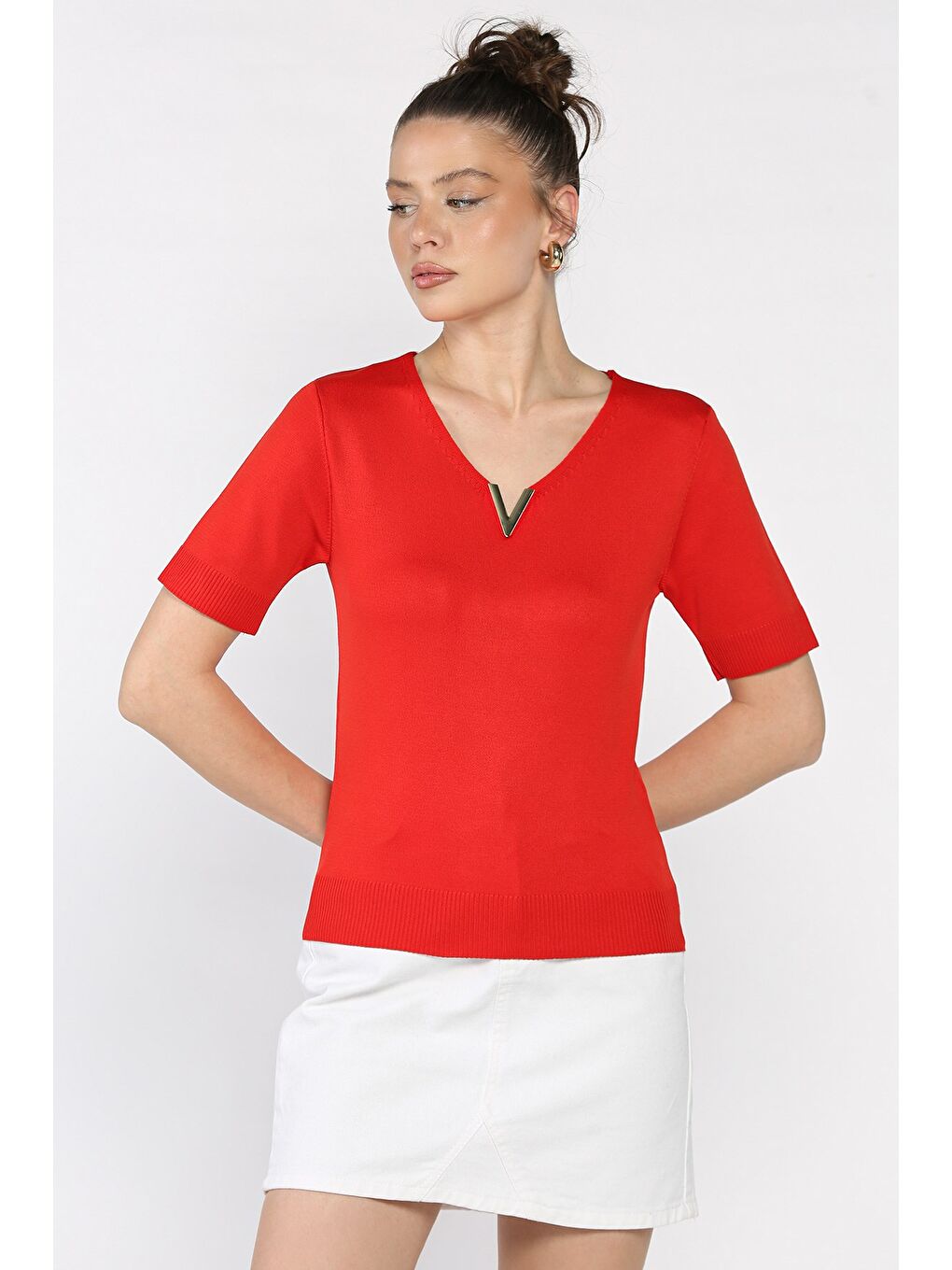 Kırmızı Kadın V Yaka Aksesuarlı Triko Bluz-1