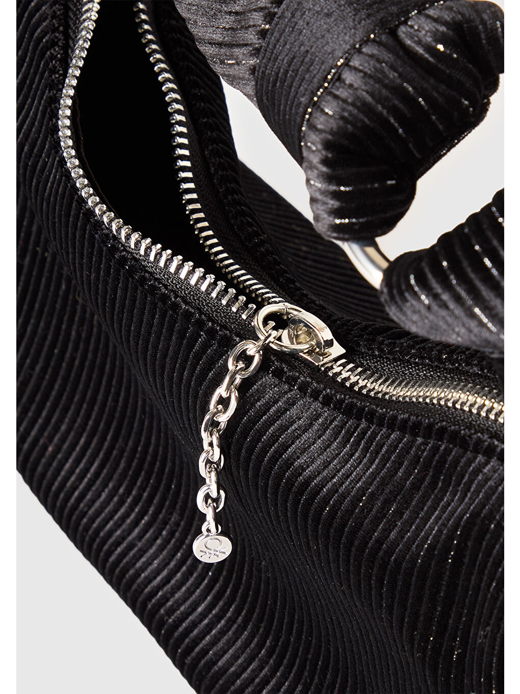 Kadın Siyah Simli Metal Detaylı Kadife El Çantası-2