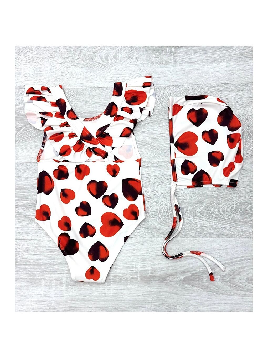 Beyaz Sırttan Çapraz Fırfır Detaylı Boneli Kız Çocuk Mayo