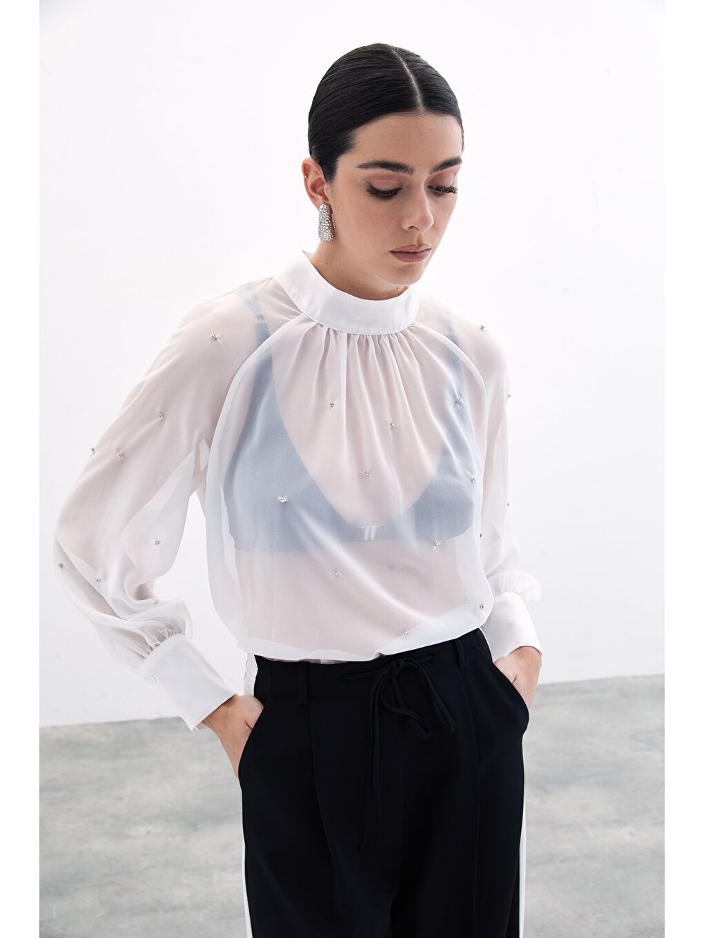Taş Detaylı Transparan Bluz - Ekru