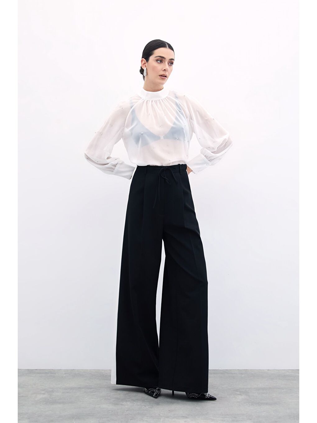 Taş Detaylı Transparan Bluz - Ekru-1