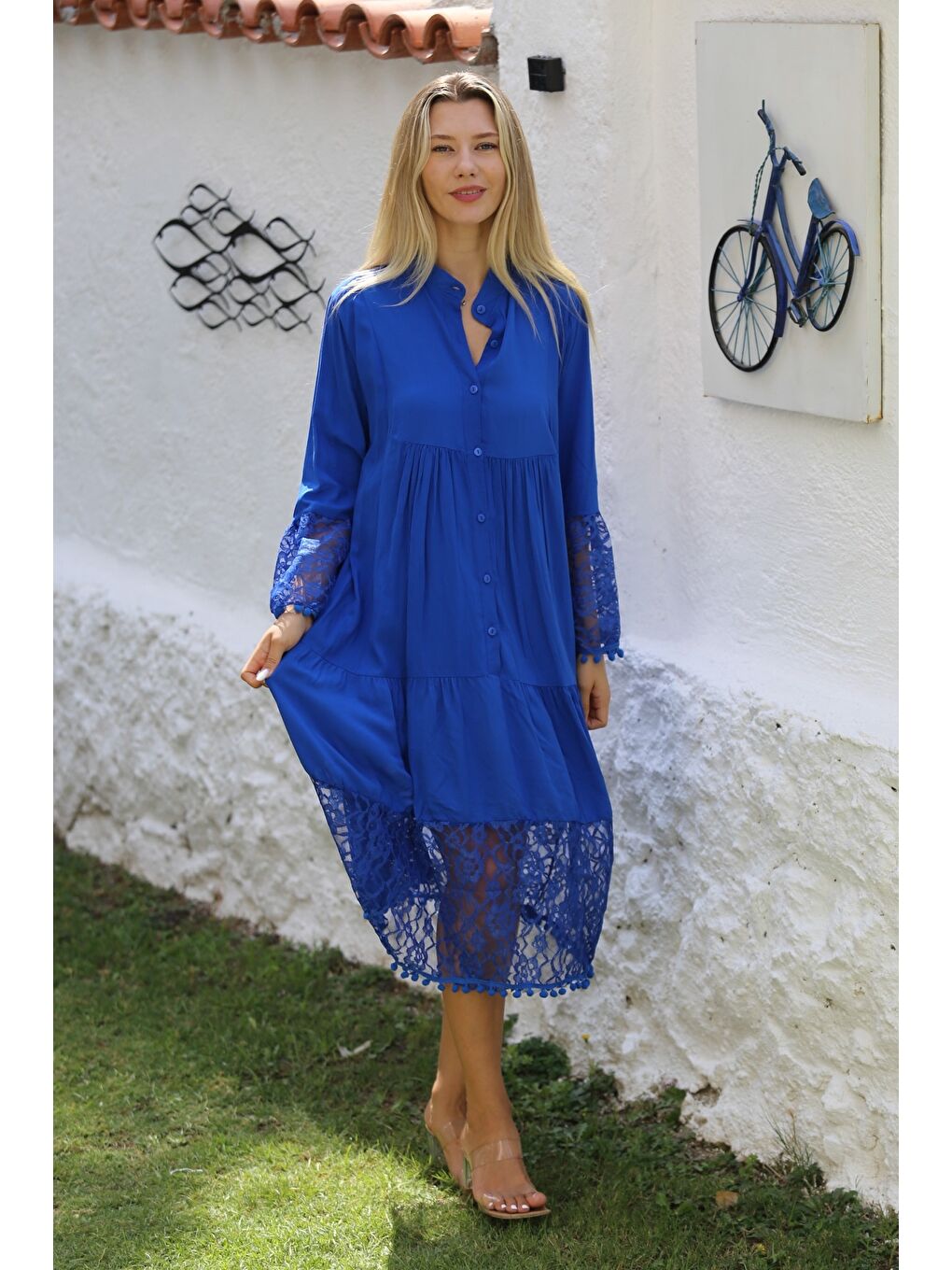 Çelik Mavisi Hakim Yaka 3/4 Kol Düğmeli Kol Ve Etek Ucu Dantelli Dokuma Casual Elbise