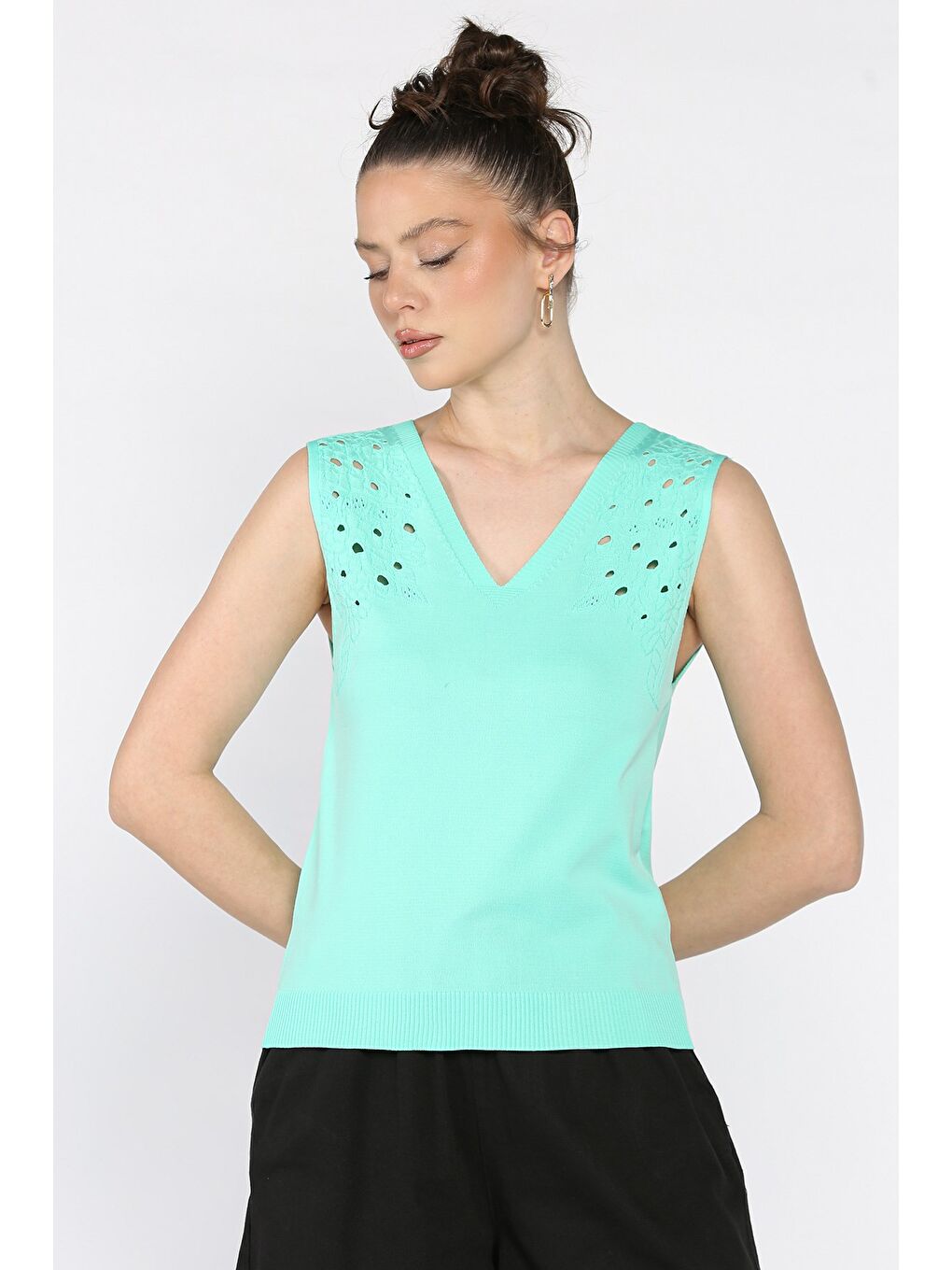 Yeşil Kadın V Yaka Sıfır Kol Triko Bluz-1