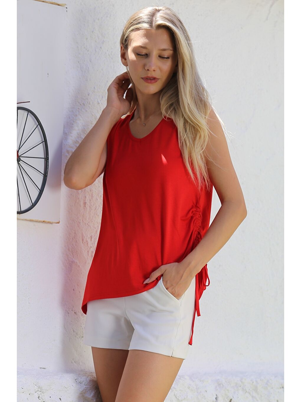 Kırmızı V Yaka Kolsuz Yanları Büzgülü Örme Casual Bluz