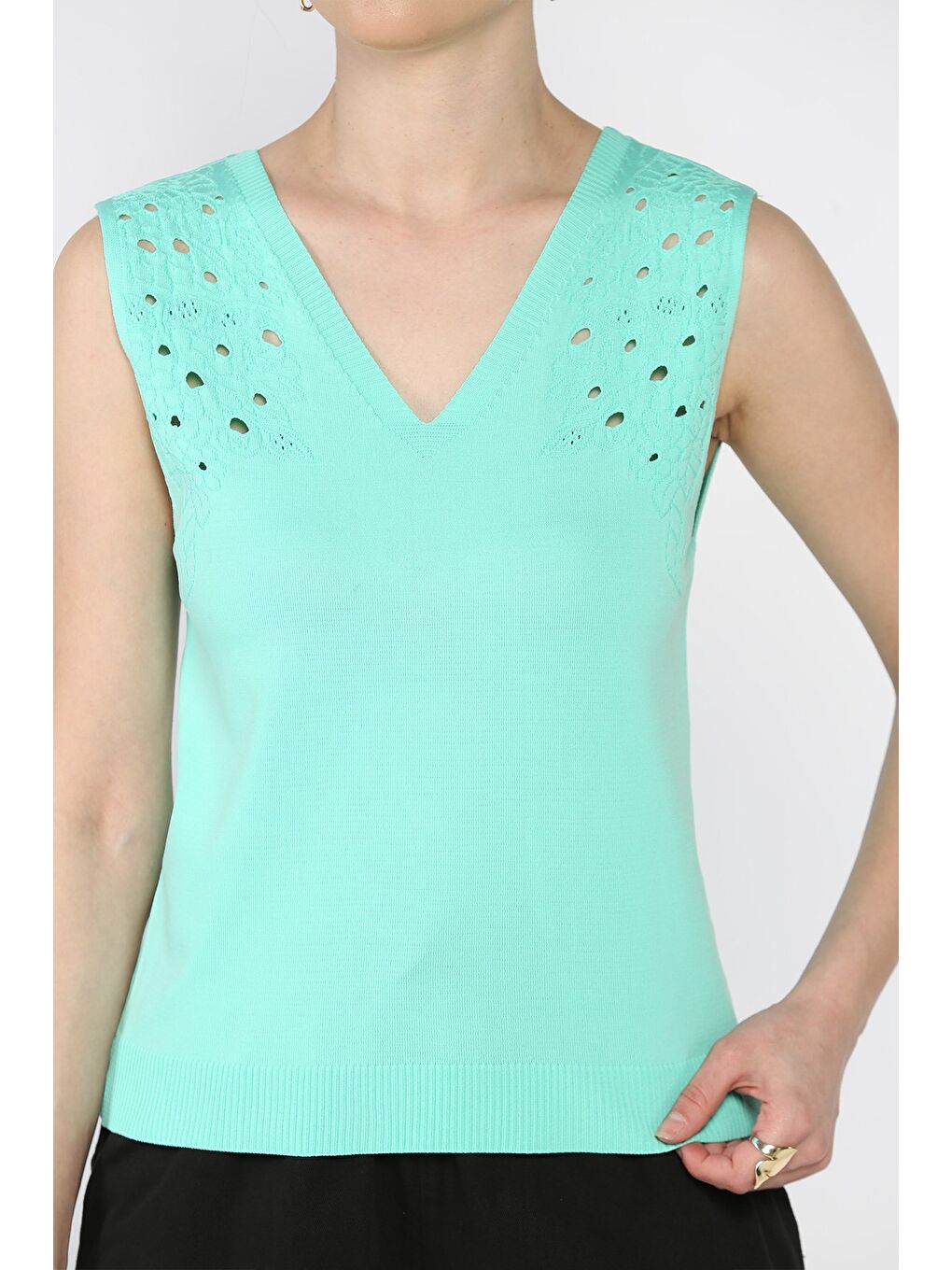 Yeşil Kadın V Yaka Sıfır Kol Triko Bluz-3