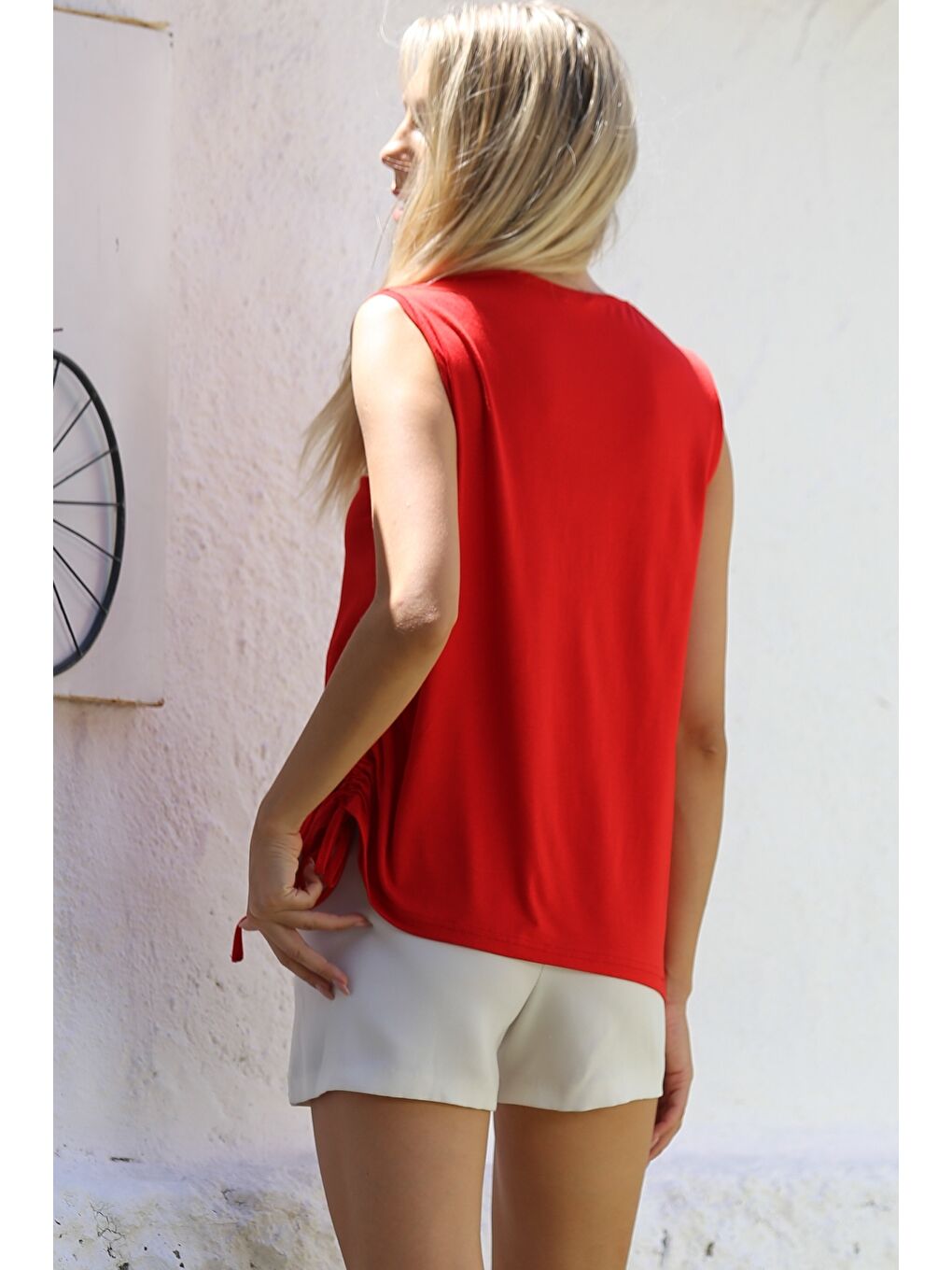 Kırmızı V Yaka Kolsuz Yanları Büzgülü Örme Casual Bluz-1