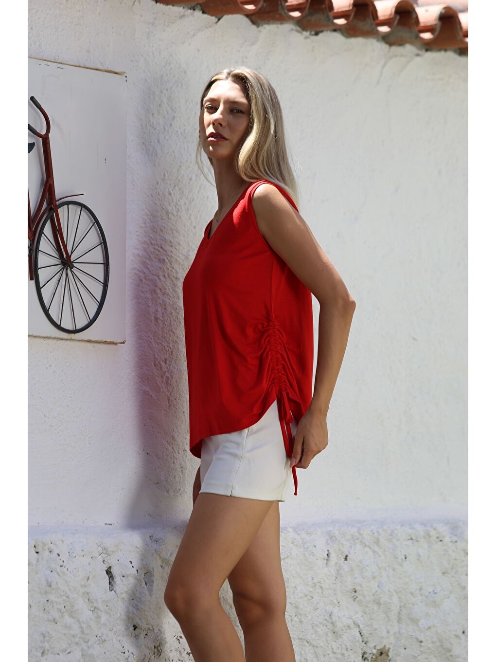 Kırmızı V Yaka Kolsuz Yanları Büzgülü Örme Casual Bluz-4