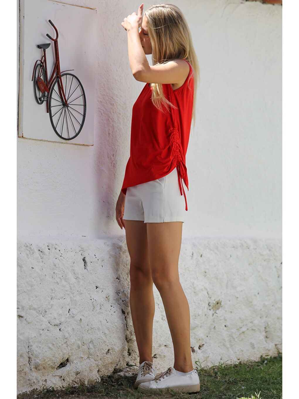 Kırmızı V Yaka Kolsuz Yanları Büzgülü Örme Casual Bluz-5