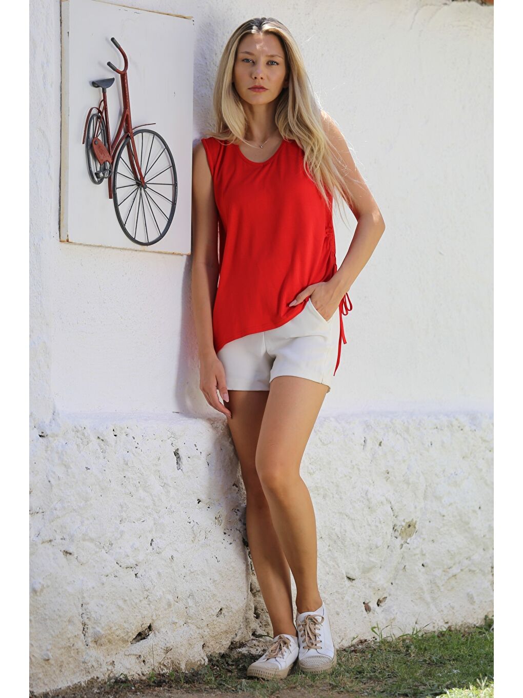 Kırmızı V Yaka Kolsuz Yanları Büzgülü Örme Casual Bluz-6