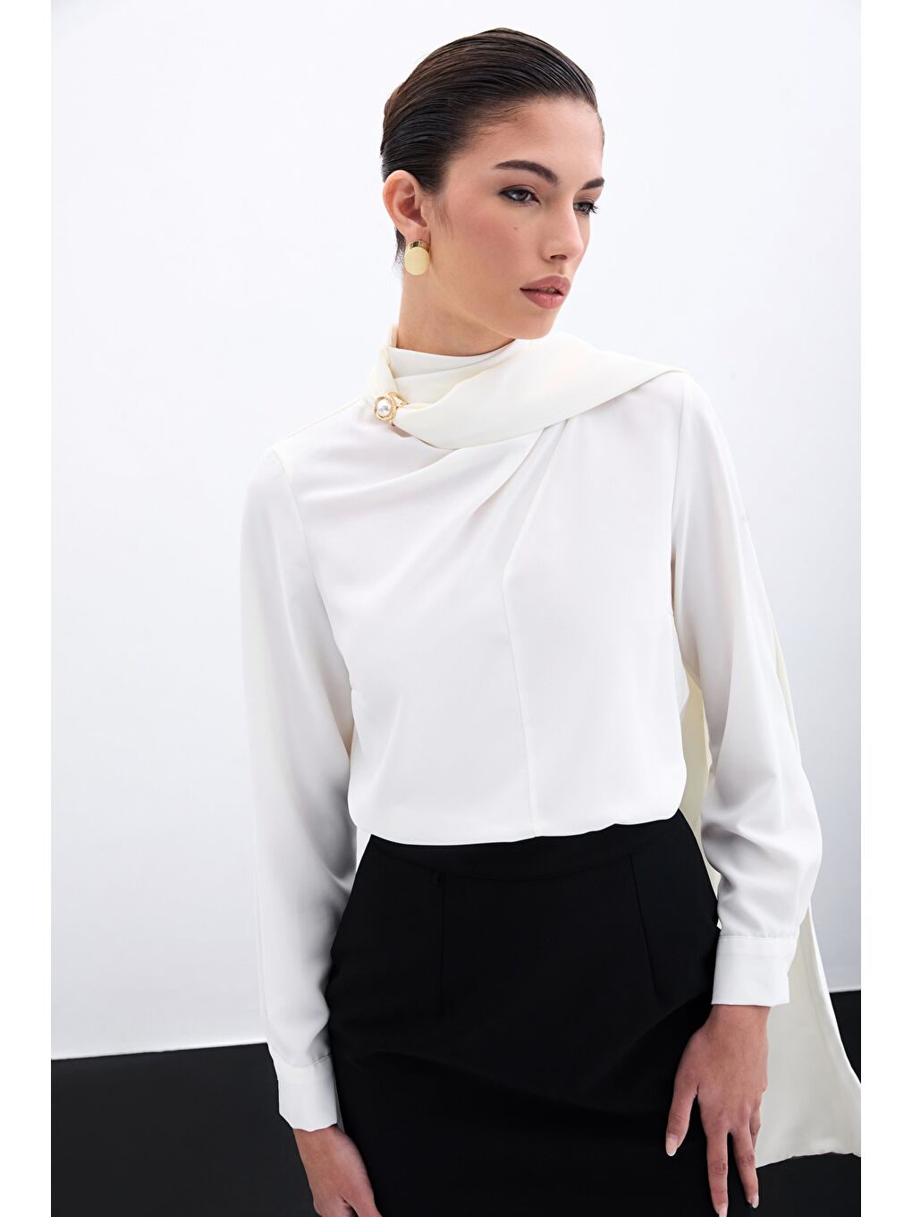 Şal Detaylı Bluz - Ekru-3
