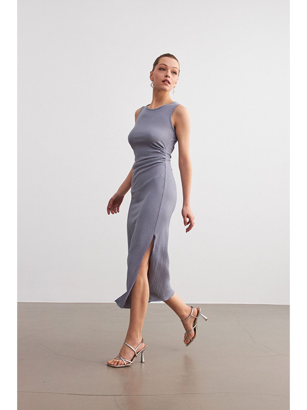 Kadın Lila Maxi Boy Yırtmaçlı Bel Büzgü Detay Krinkıl Elbise