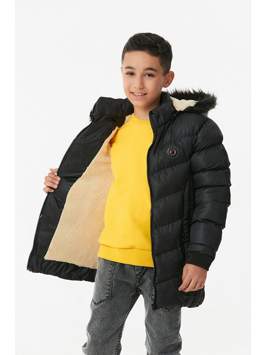 Siyah Kapüşonu Kürklü Erkek Çocuk Şişme Mont-1