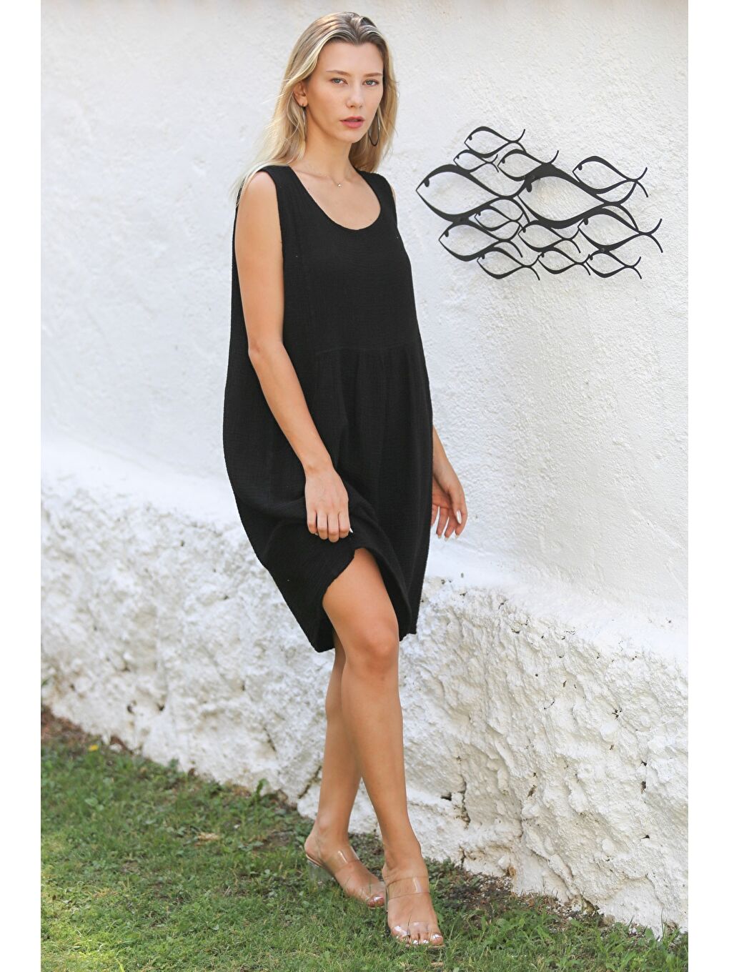 Siyah U Yaka Kolsuz Yıkamalı Dokuma Casual Müslin Elbise-2