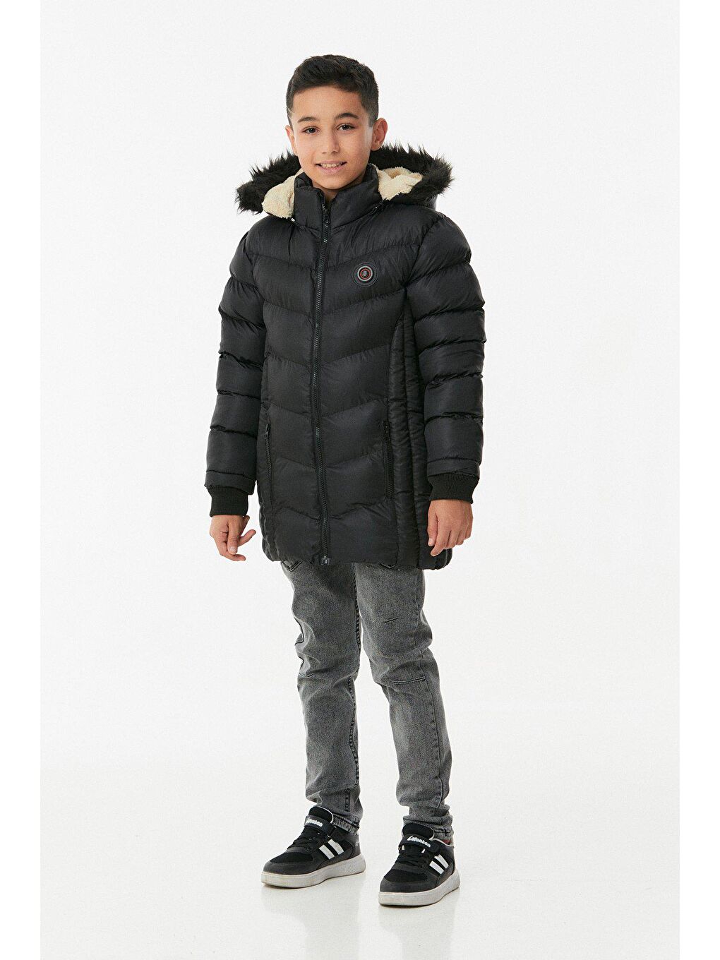 Siyah Kapüşonu Kürklü Erkek Çocuk Şişme Mont-2