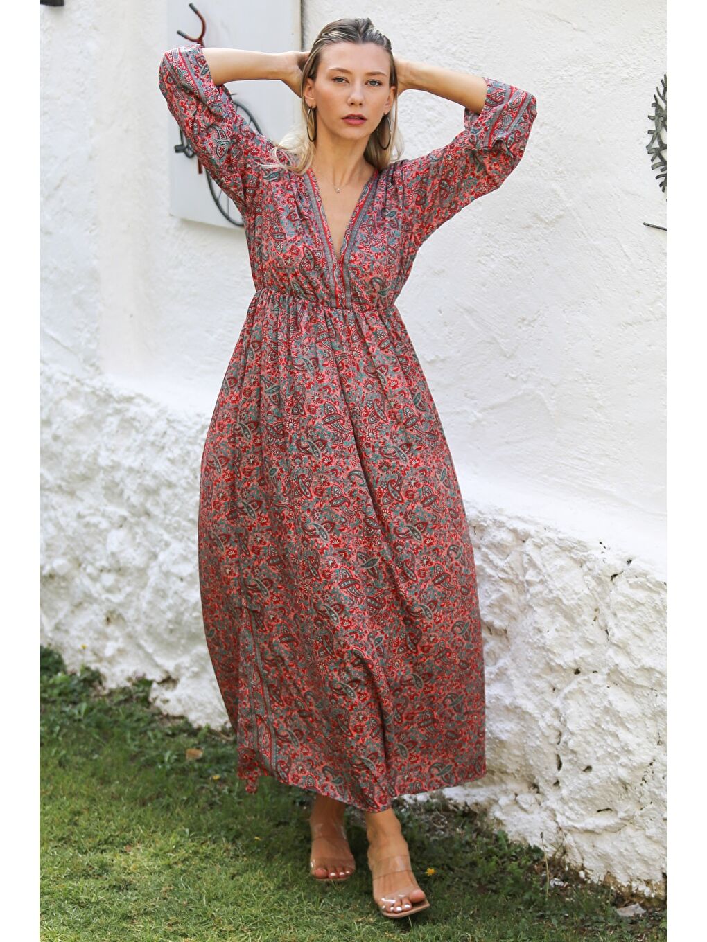 Hindistan Bordo V Yaka Uzun Kol Robası Büzgülü Allover Baskılı Dokuma Casual Elbise