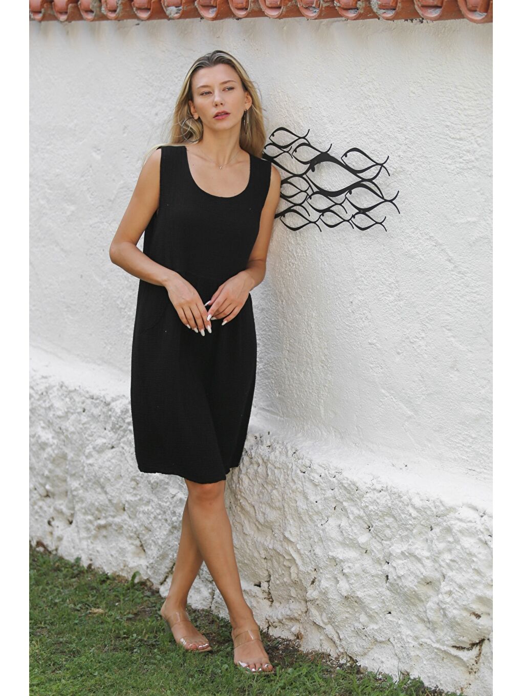 Siyah U Yaka Kolsuz Yıkamalı Dokuma Casual Müslin Elbise-6