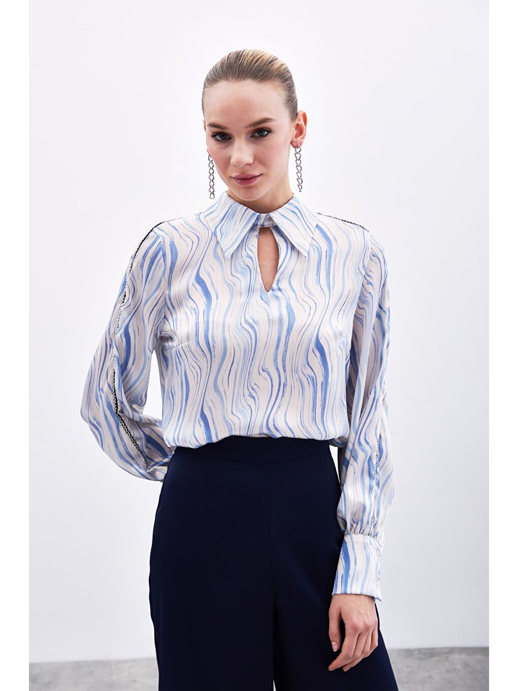 Kol Aksesuarlı Desenli Bluz - Mavi-2