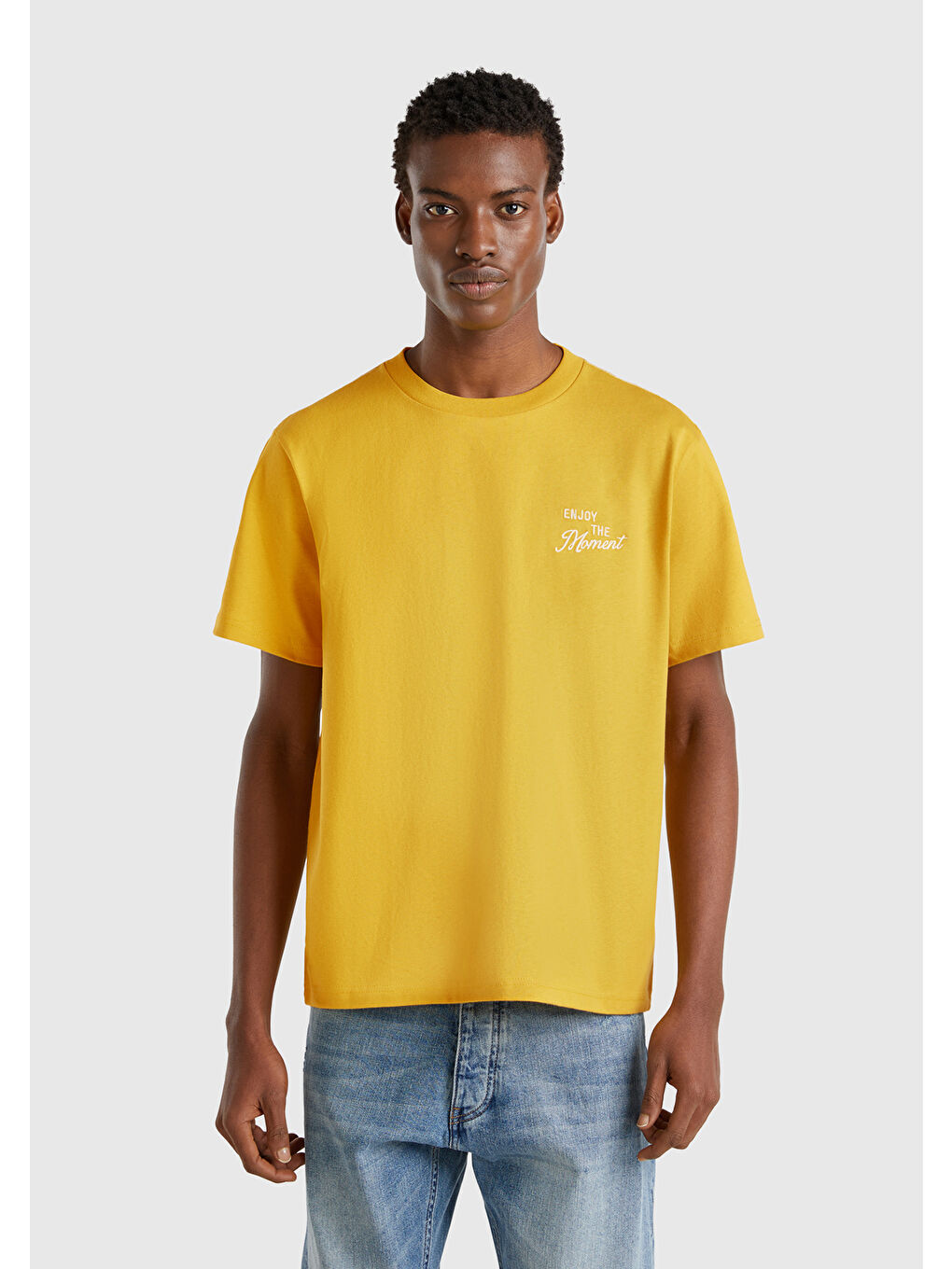 United Colors Of Benetton Sari Erkek Sarı %100 Pamuk Sol Önü Baskılı Relax Fit Bisiklet Yaka Tişört