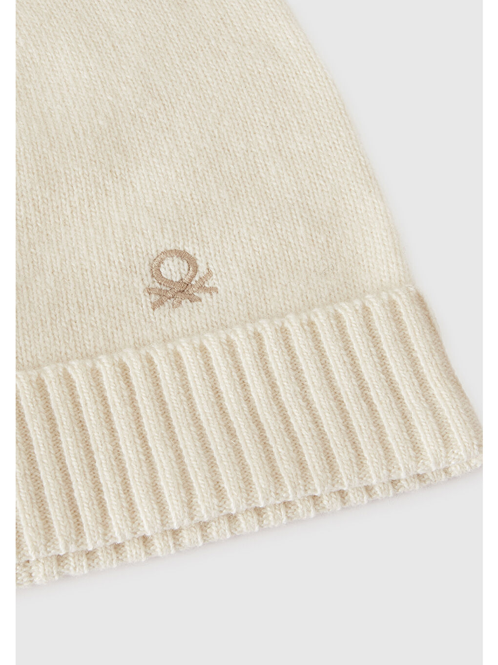 Ekru Kadın Krem Yün ve Kaşmir Karışımlı Önü Logo Detaylı Ribana Detaylı Bere-2