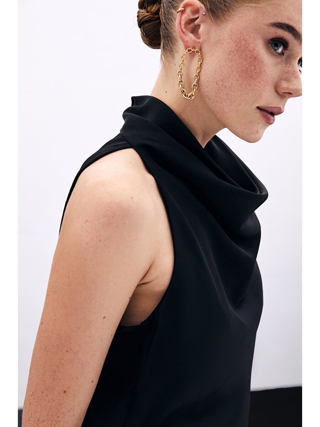 Degaje Yaka Saten Bluz - Siyah-1