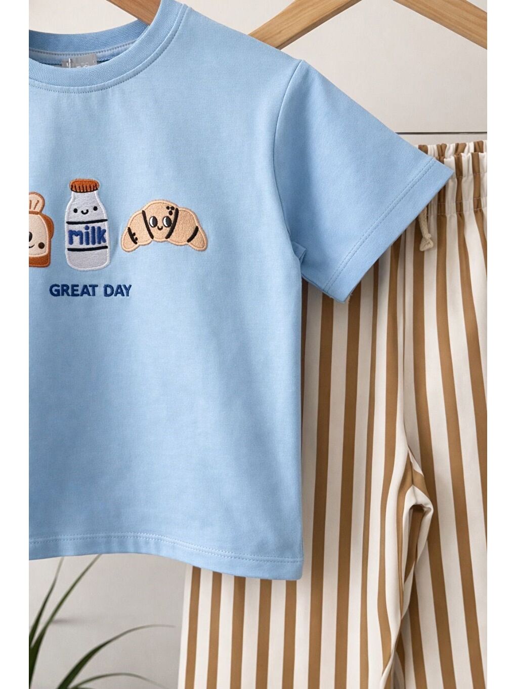 Karışık Erkek Çocuk Pamuklu Mavi Baskılı Tişört Çizgili Kapri Eşofman Takım - Bej Kahve-3