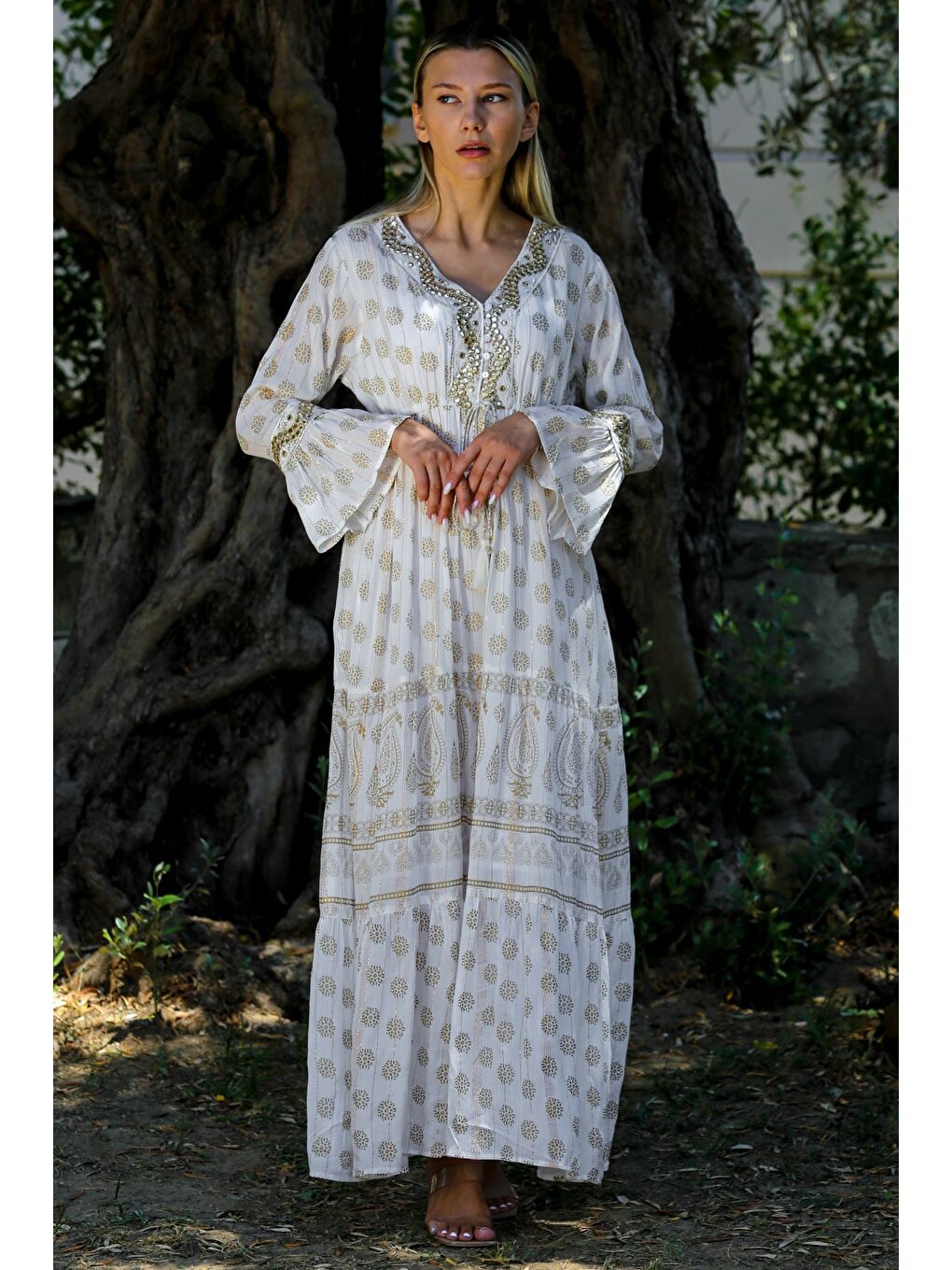 Ekru Hindistan Krem V Yaka Astarlı Kol Ve Etek Ucu Fırfırlı Pul Payet Aplikeli Dokuma Casual Elbise-4