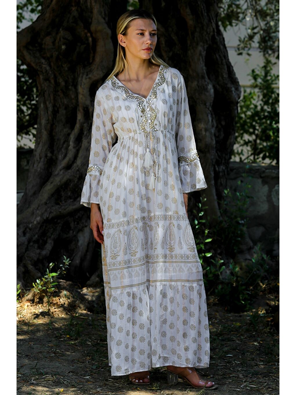 Ekru Hindistan Krem V Yaka Astarlı Kol Ve Etek Ucu Fırfırlı Pul Payet Aplikeli Dokuma Casual Elbise-5