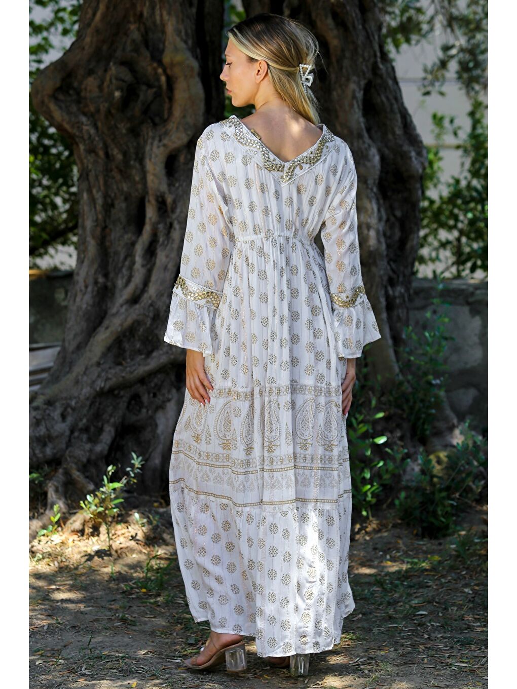 Ekru Hindistan Krem V Yaka Astarlı Kol Ve Etek Ucu Fırfırlı Pul Payet Aplikeli Dokuma Casual Elbise-7