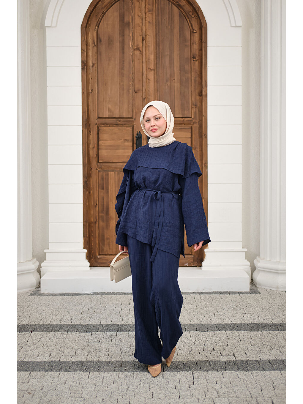 Kadın Kendinden Desenli Yaka Pelerinli Bel Bağlamalı Takım Lacivert-1