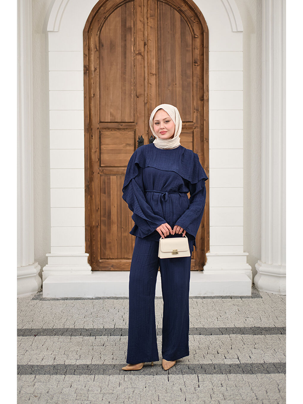 Kadın Kendinden Desenli Yaka Pelerinli Bel Bağlamalı Takım Lacivert-3