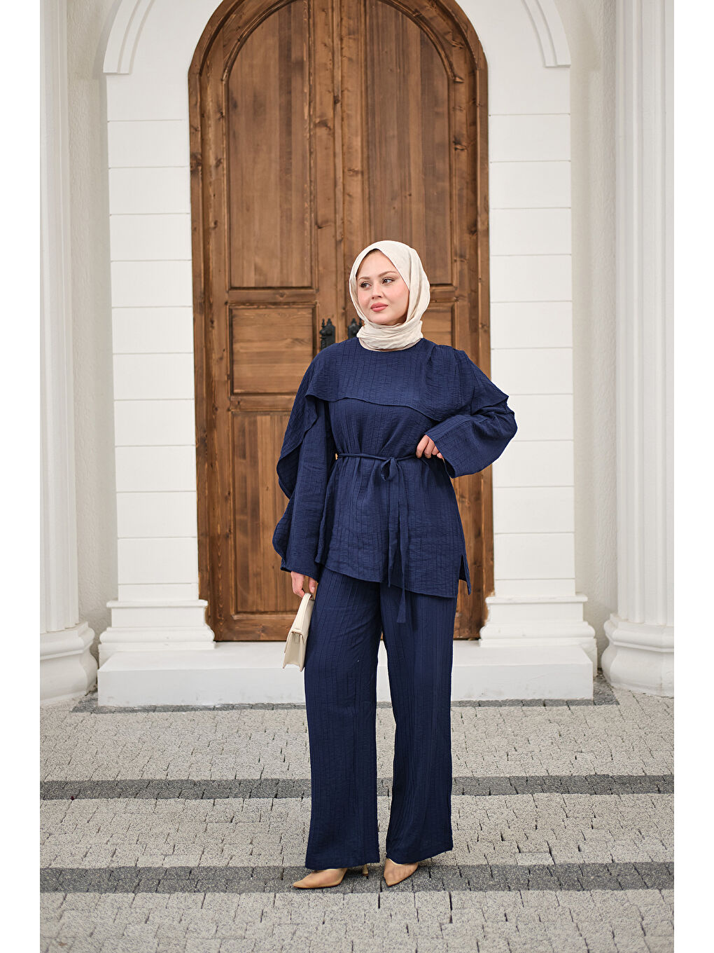 Kadın Kendinden Desenli Yaka Pelerinli Bel Bağlamalı Takım Lacivert-4