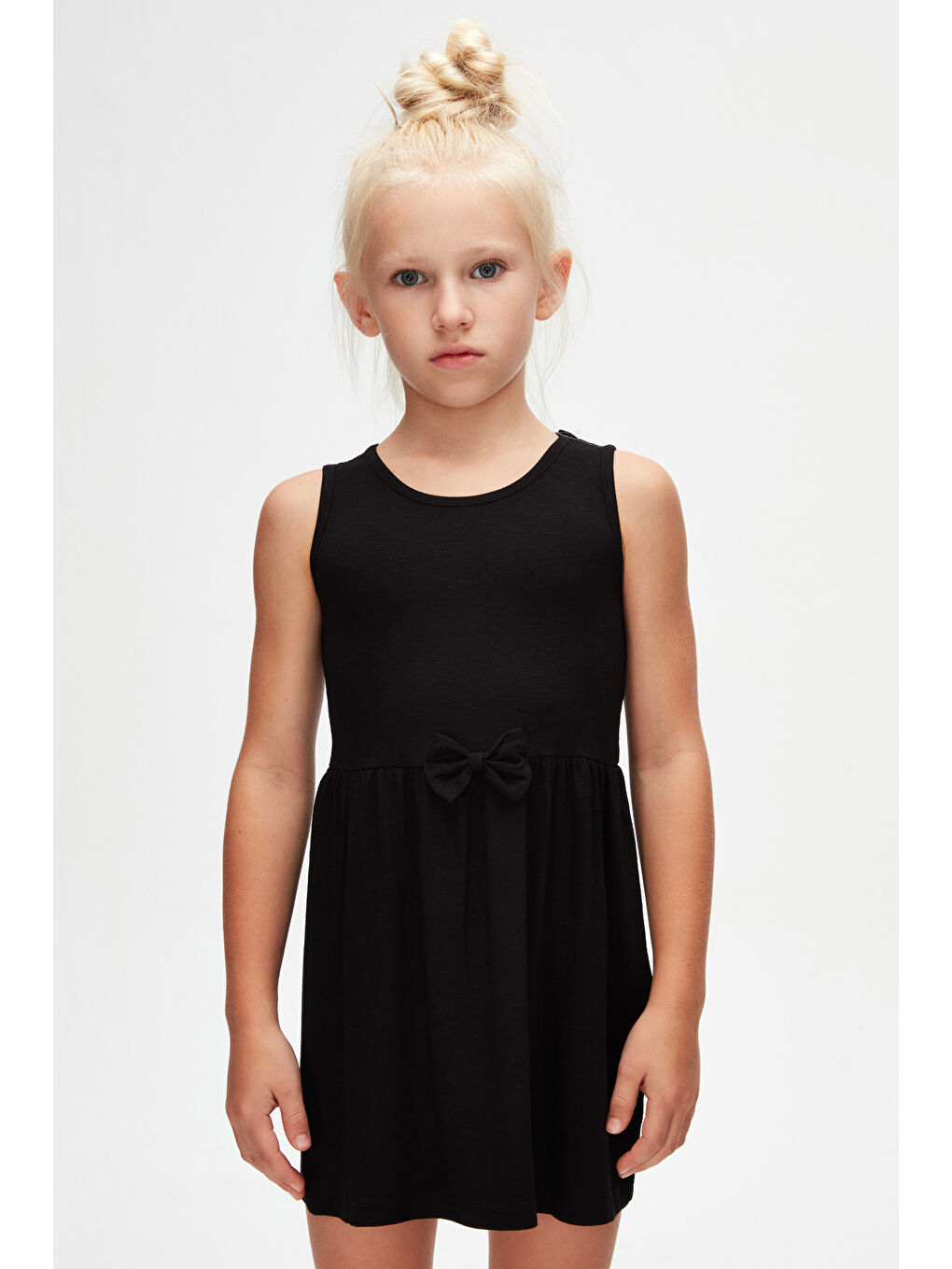 Siyah Kız Çocuk Flamlı Viskon Askılı Elbise-1