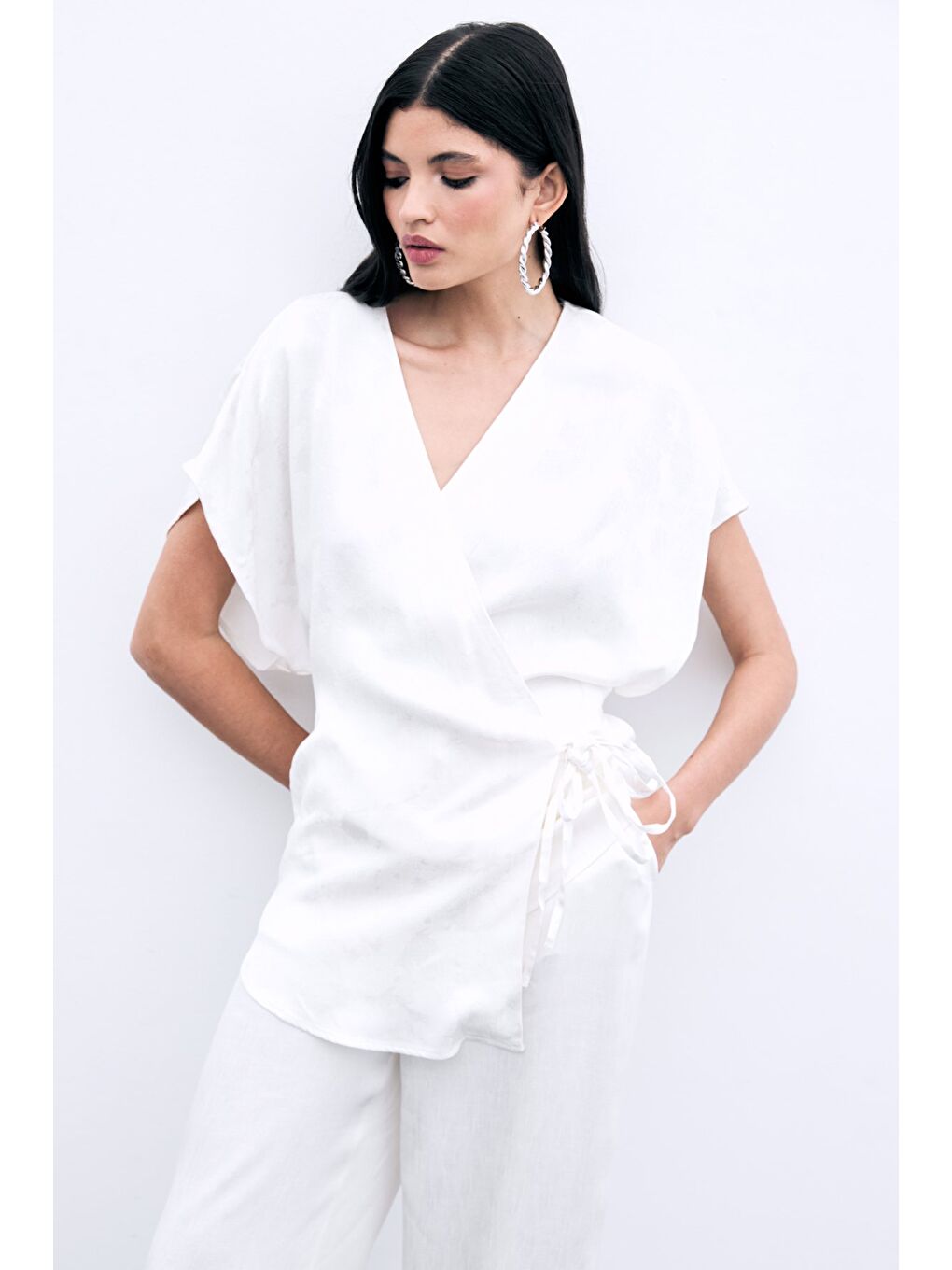 Bağlamalı Jakarlı Saten Bluz - Ekru-5