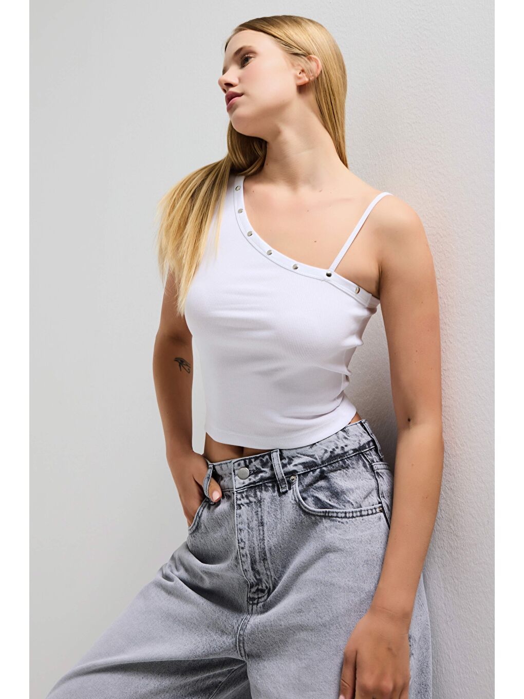 Kadın Beyaz w5 Drop Detaylı Tek Kol Askılı Özel Elastan Kumaş Body-5