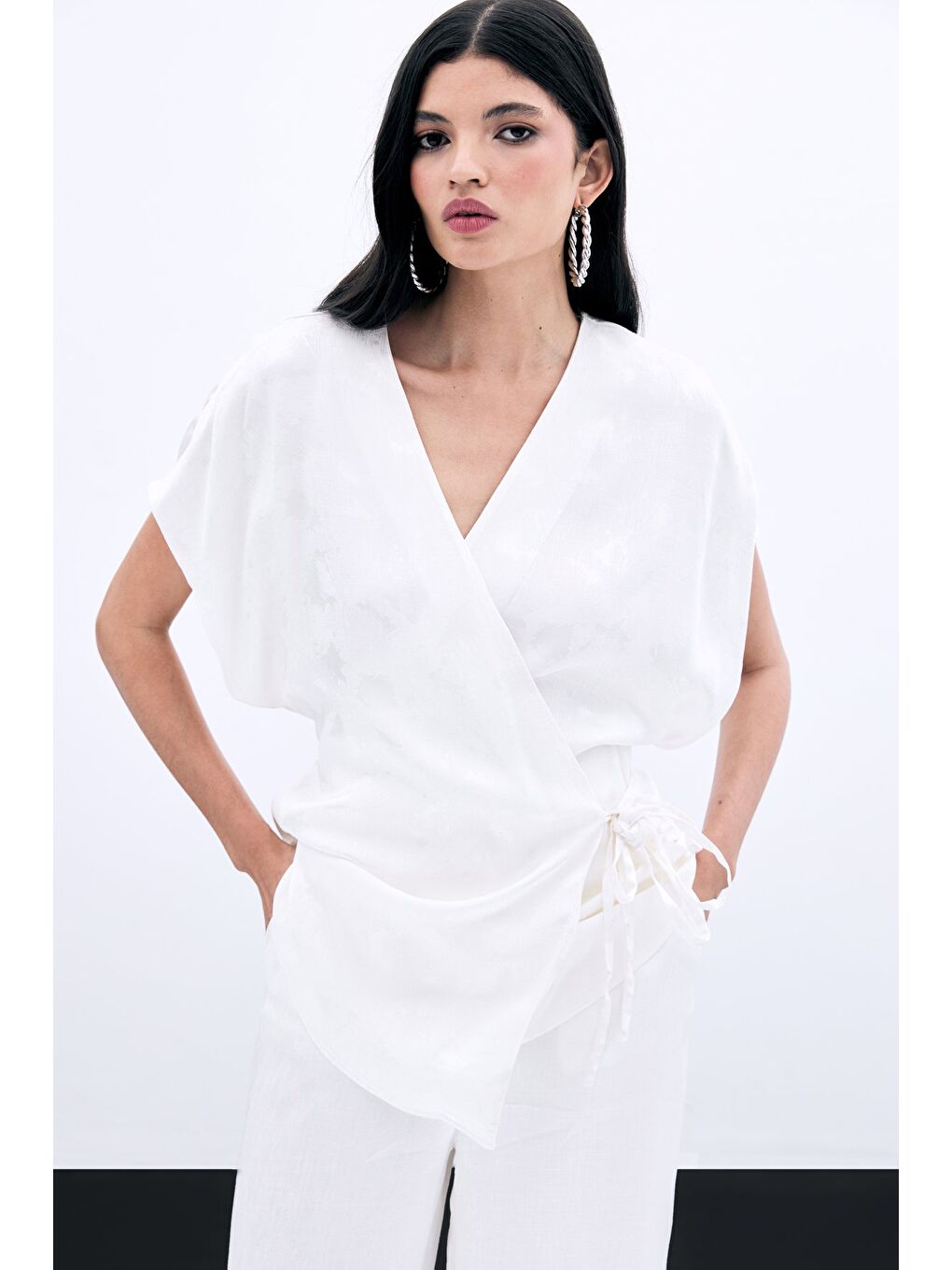 Bağlamalı Jakarlı Saten Bluz - Ekru-6