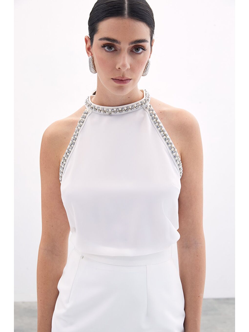 Aksesuar Detaylı Kolsuz Bluz - Ekru-1