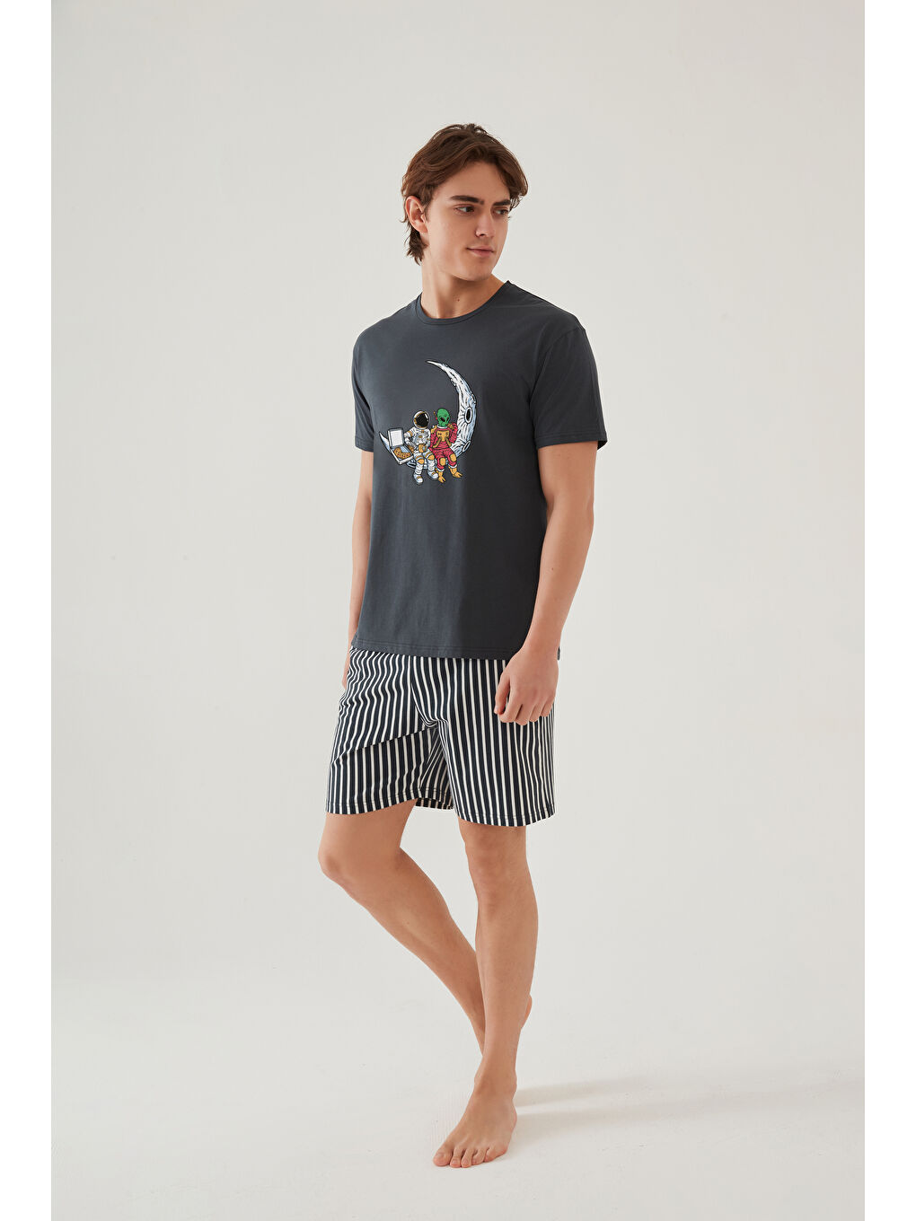 Gri Erkek Pamuklu Füme Baskılı Cepli Şort Pijama Takımı-5