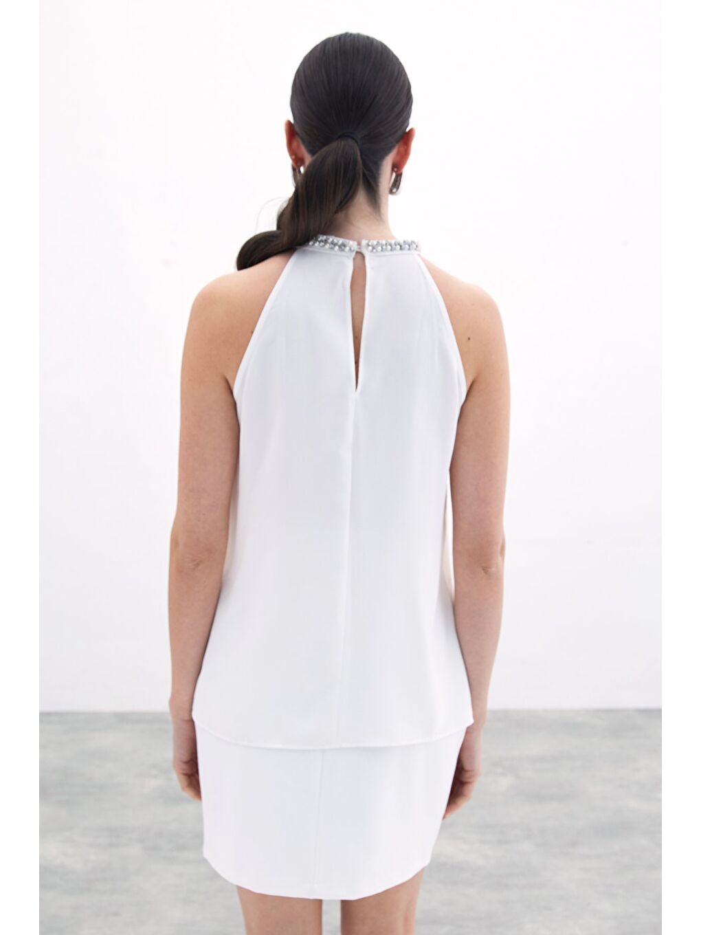 Aksesuar Detaylı Kolsuz Bluz - Ekru-5