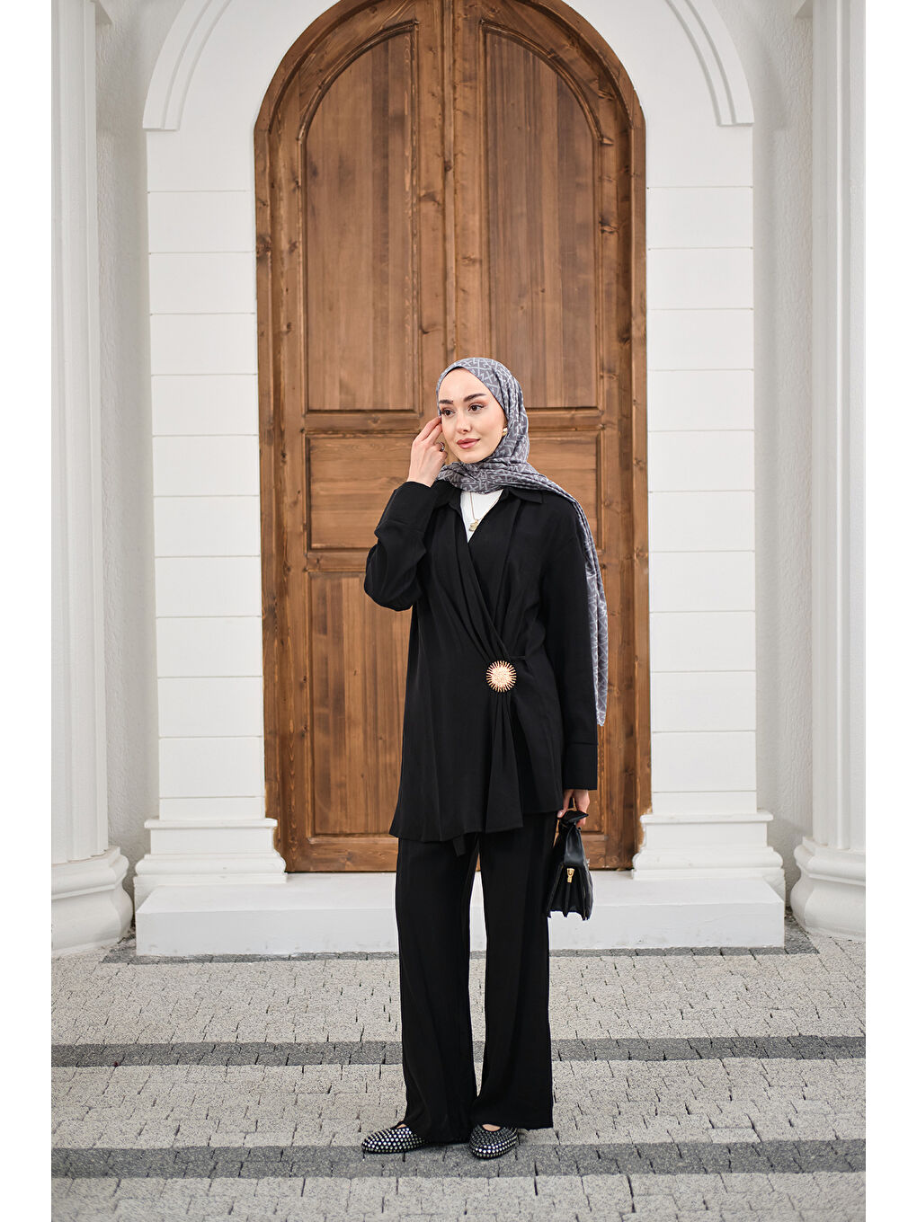 Kadın Yandan Bağlamalı Broş Detay Takım Siyah-1