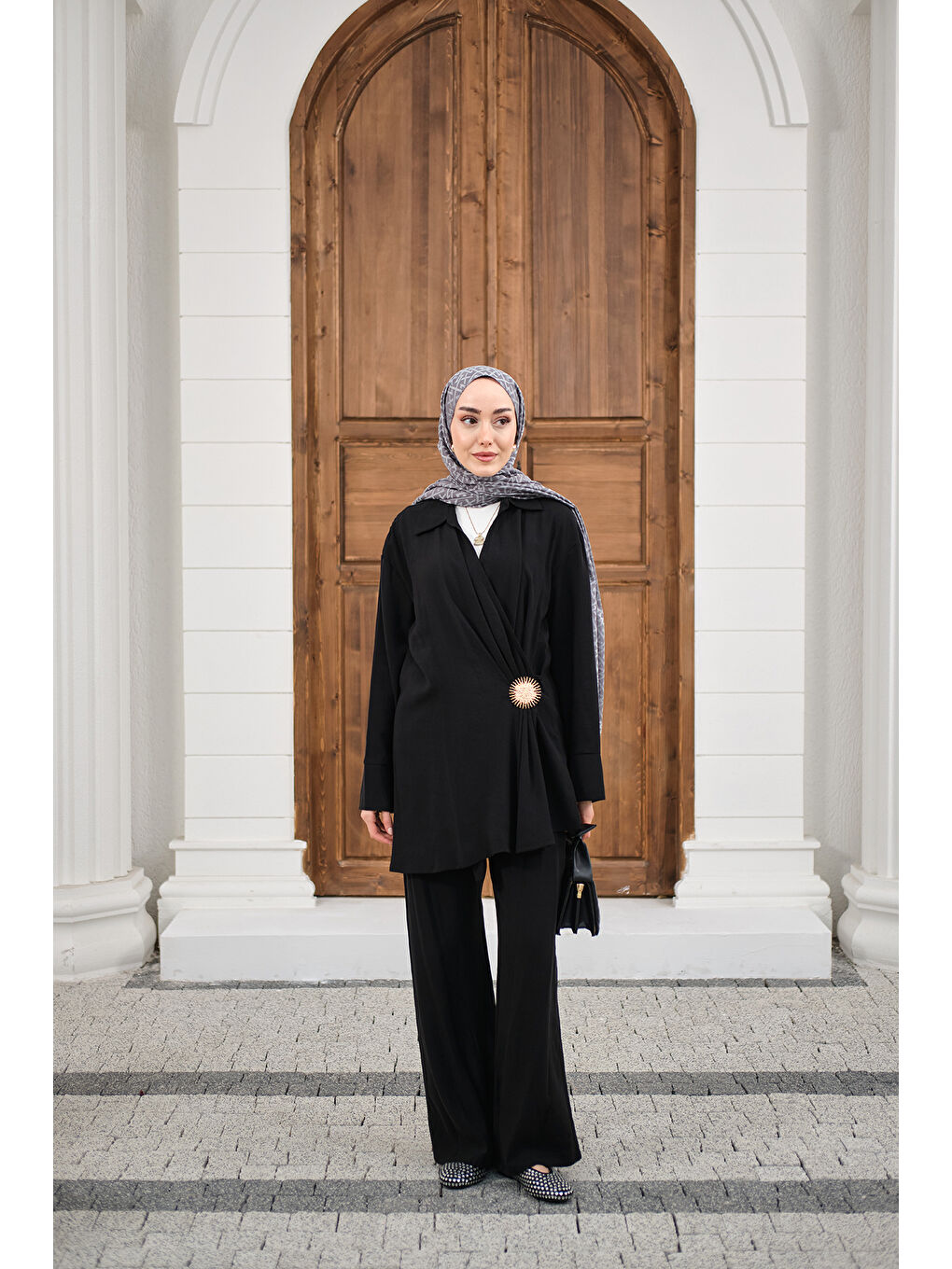 Kadın Yandan Bağlamalı Broş Detay Takım Siyah-2