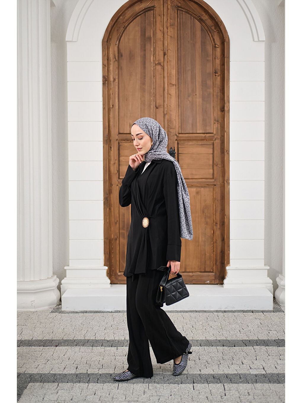 Kadın Yandan Bağlamalı Broş Detay Takım Siyah-3