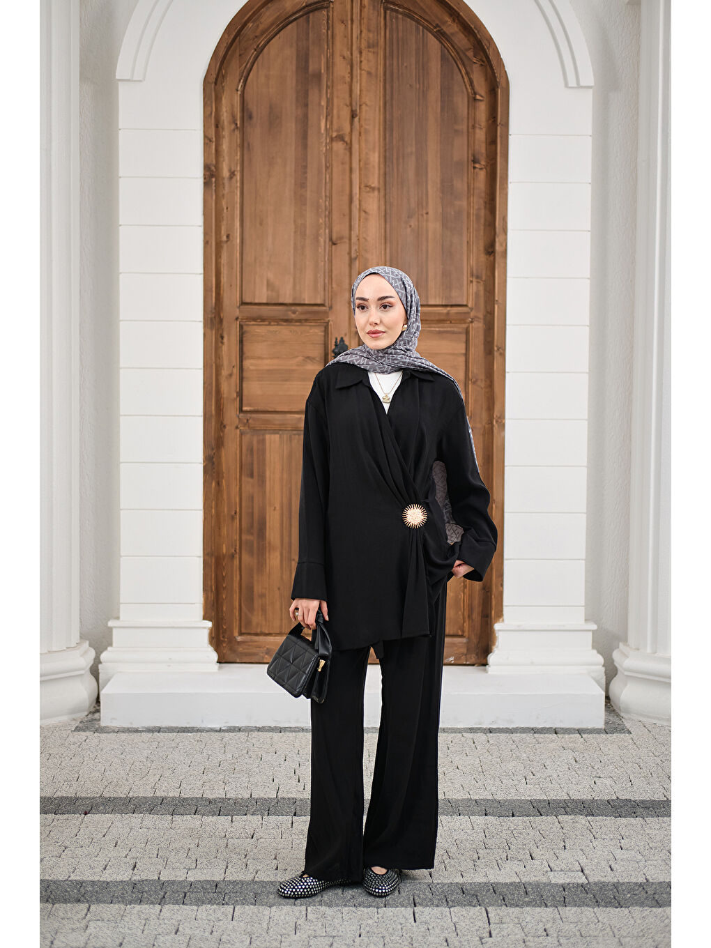 Kadın Yandan Bağlamalı Broş Detay Takım Siyah-4