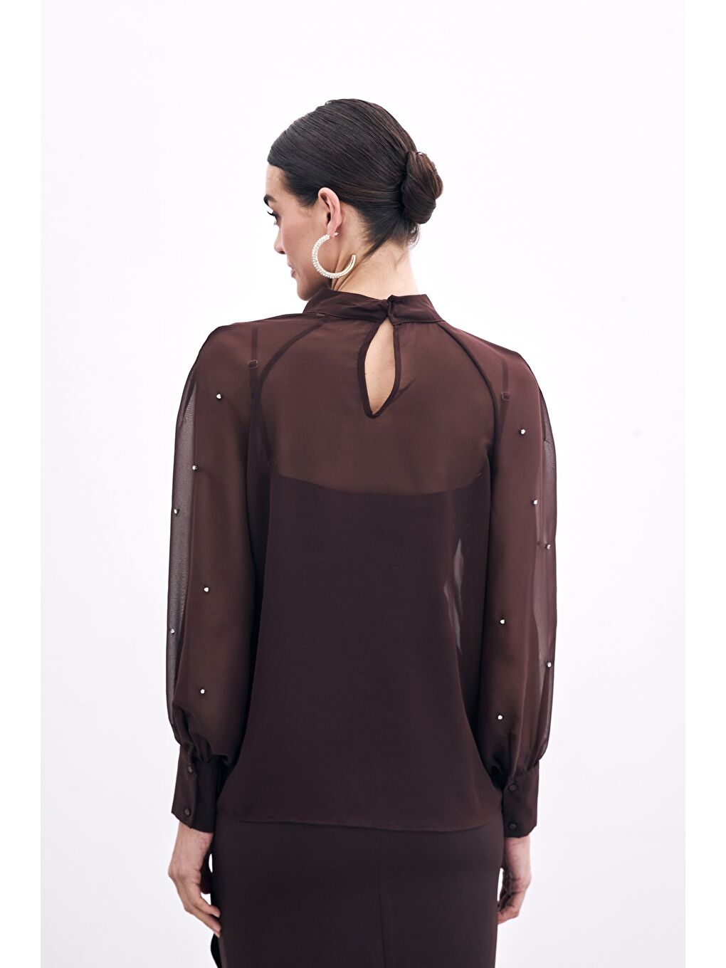 Kahverengi Taş Detaylı Transparan Bluz - Kahve-6