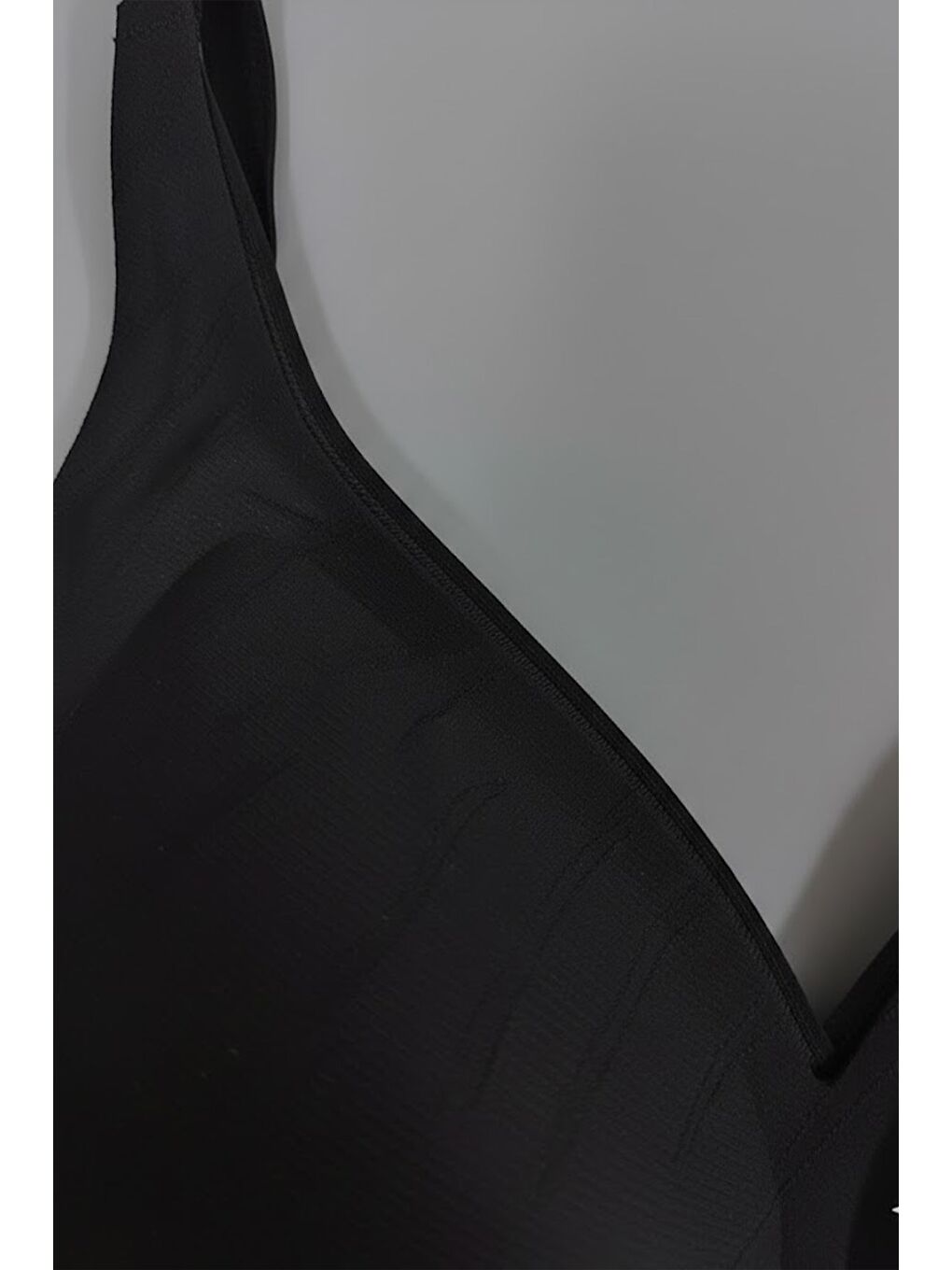 Balensiz Dikişsiz Lazer Çıkarılabilir Pedli Sütyen C26220 Siyah-3