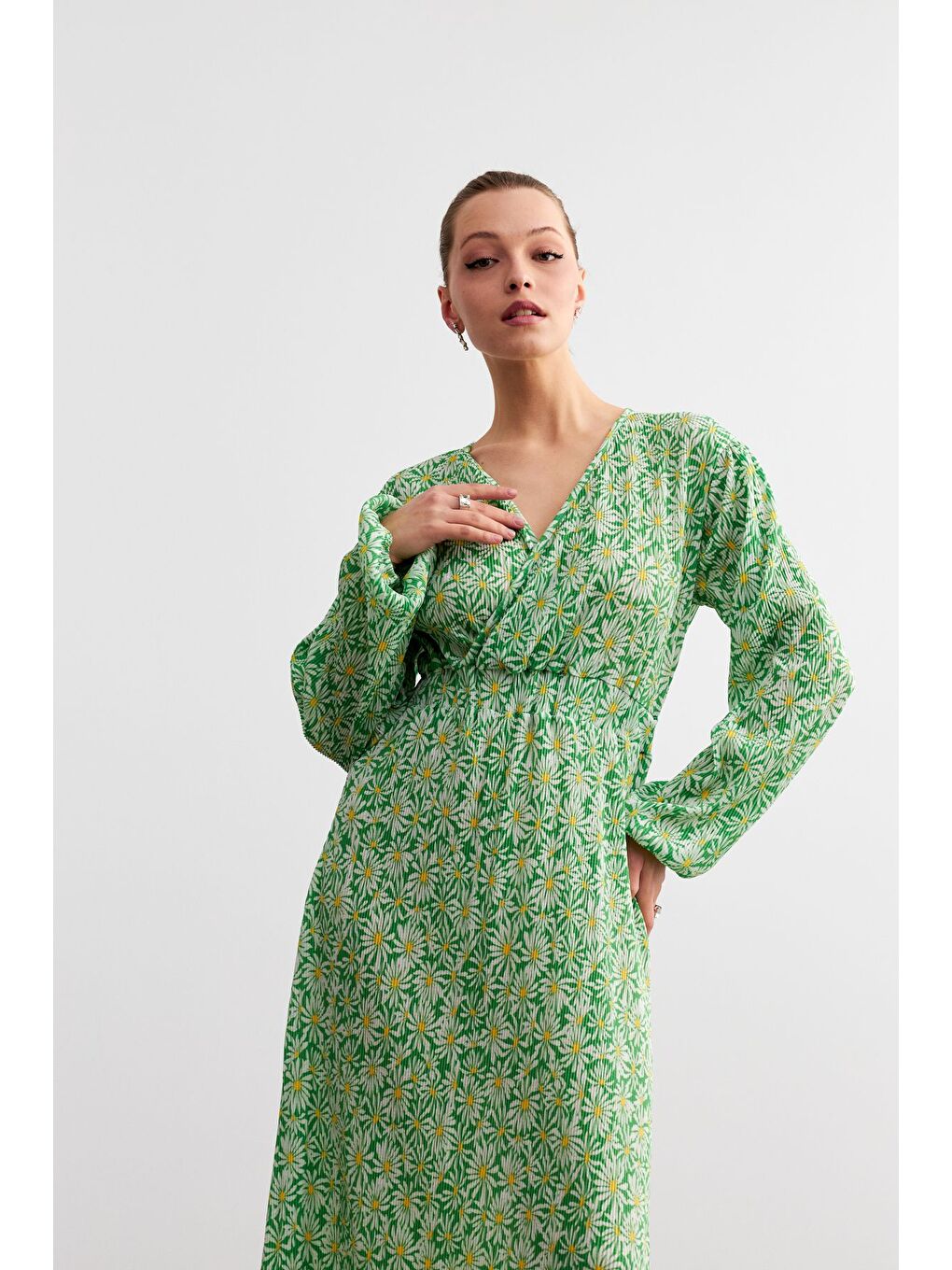 Kadın Yeşil Flower Desen Kruvaze Yaka Pliseli Beli Lastikli Midi Boy Elbise-3