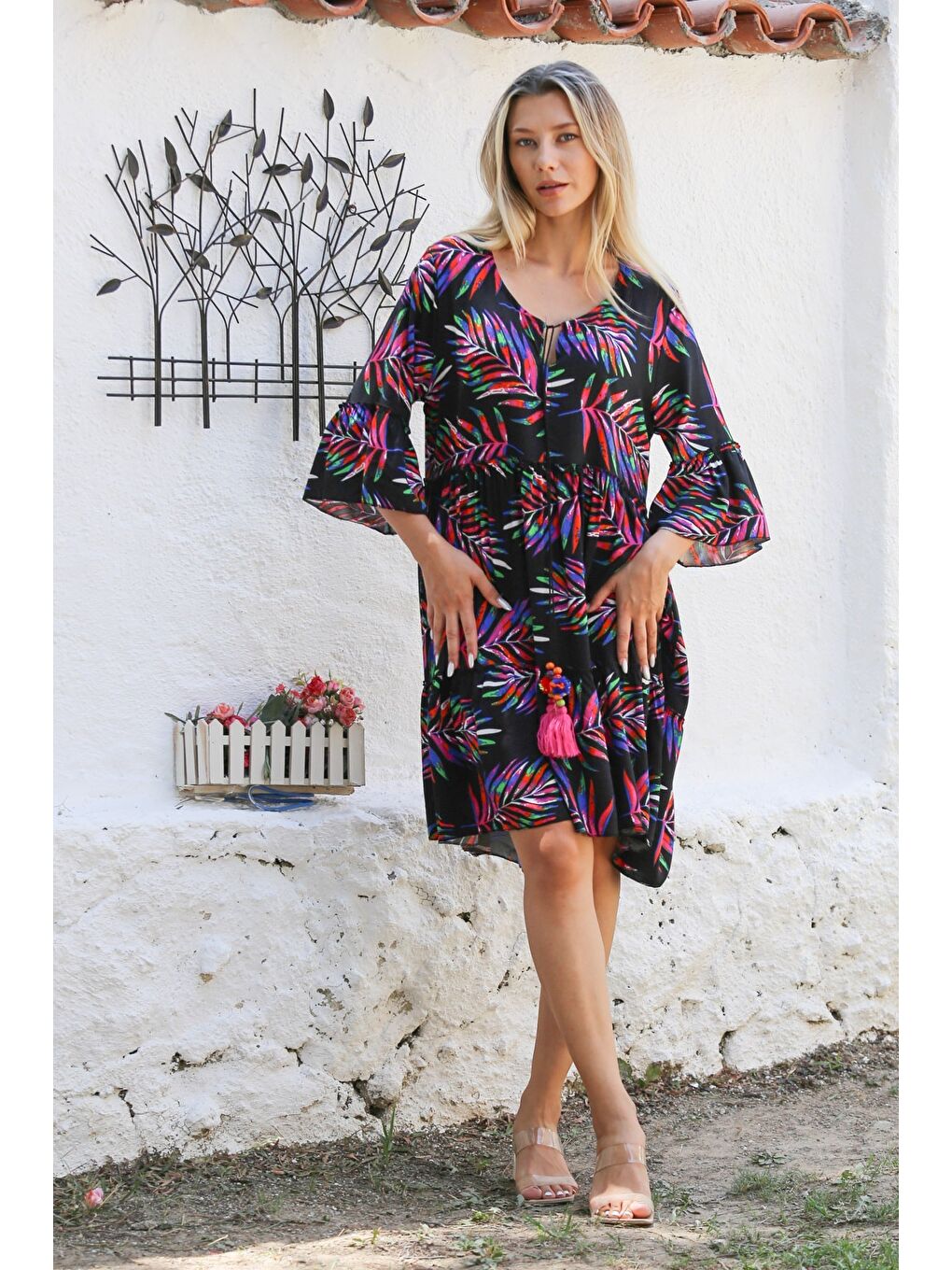 Siyah-Fuşya Havuz Yaka Fırfırlı Kol Eteği Fırfırlı Püsküllü Allover Baskılı Dokuma Casual Elbise-2