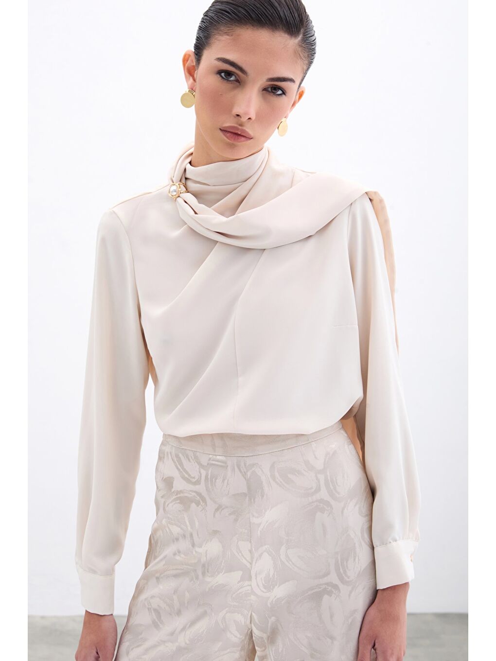 Şal Detaylı Bluz - Bej