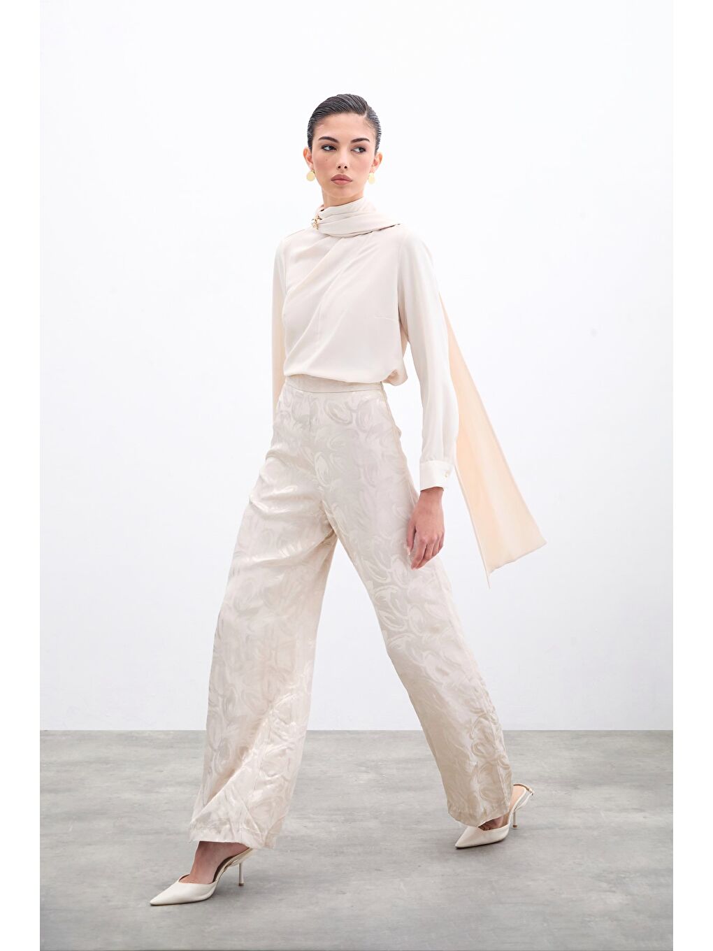 Şal Detaylı Bluz - Bej-1